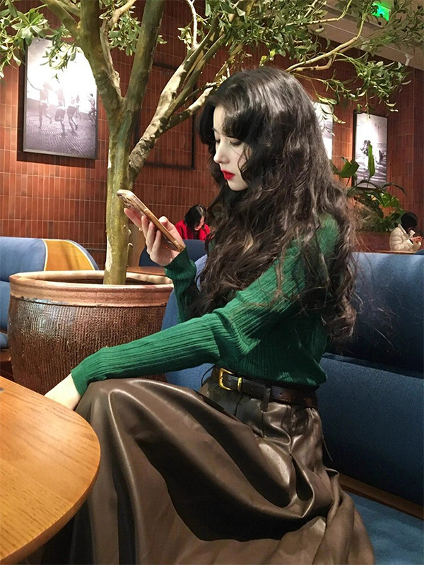 小香风套装裙女春秋季欧货绿色长袖针织衫咖色pu皮半身长裙两件套
