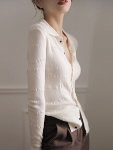 白色针织开衫女秋冬季欧货v领长袖修身显瘦翻领毛衣大码短款上衣