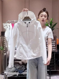 白色短款冲锋衣外套女春秋欧货薄款小个子收腰修身风衣时尚上衣