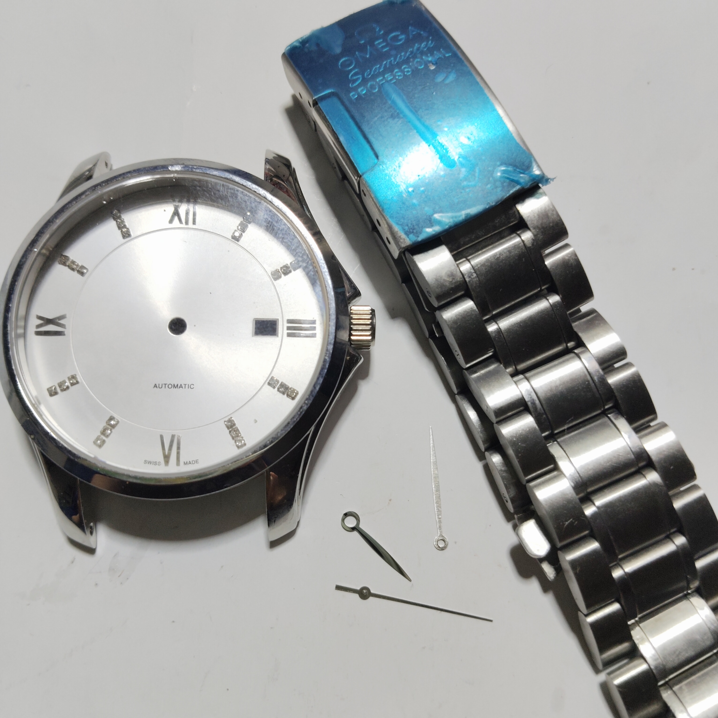 代欧经典钢壳8200单历机芯42毫米表径蓝宝玻璃双透表壳手表配件