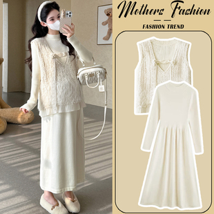 孕妇连衣裙杏色套装秋冬2026新款韩版马甲针织打底毛衣裙两件套女