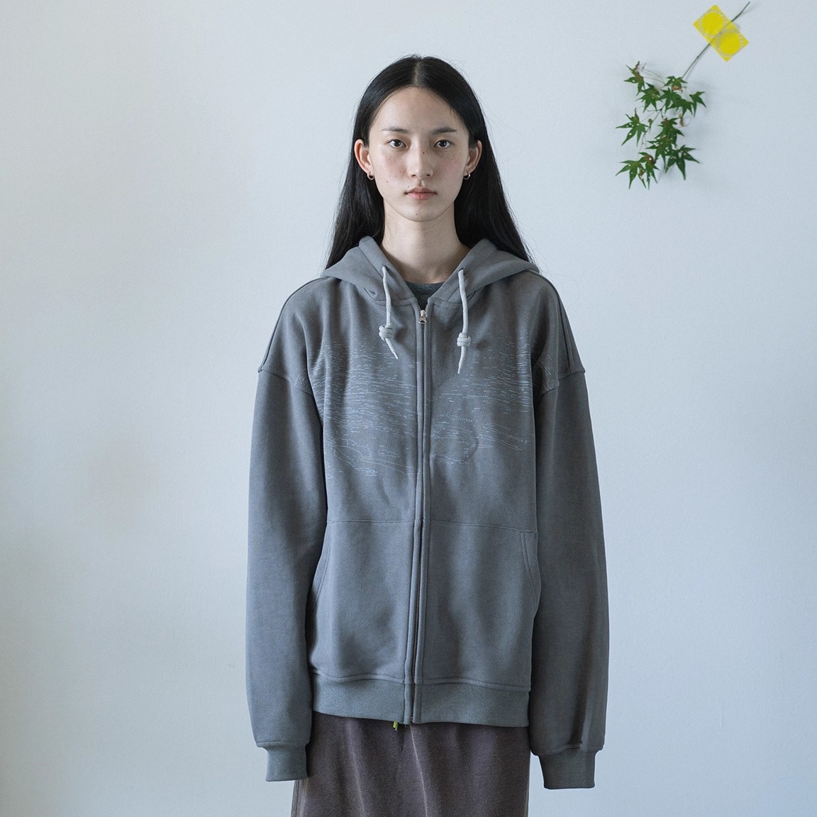 蜡洗印花图案拉链连帽口袋卫衣