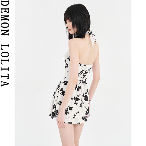 泳衣女连体2025新款挂脖保守遮肚显瘦高级感学生度假高腰游泳衣