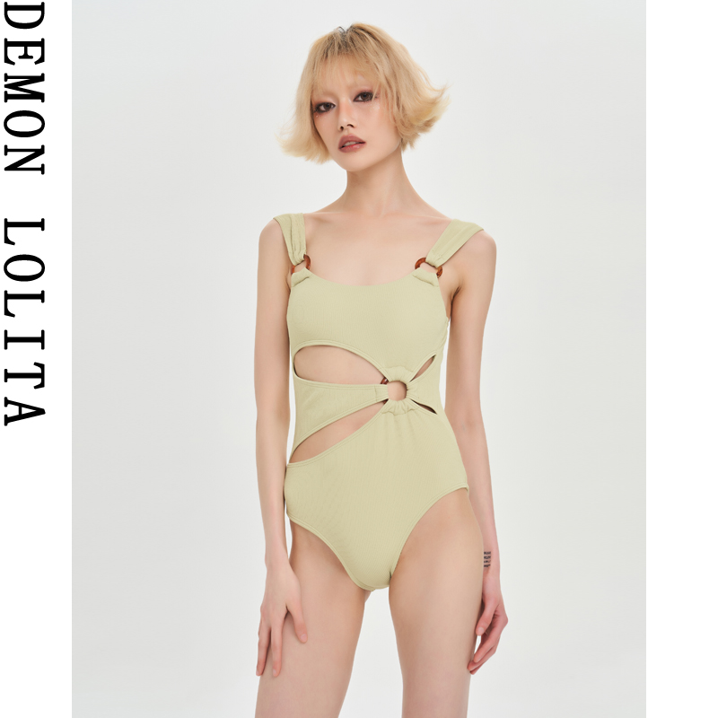 泳衣女2025新款爆款连体高级感保守遮肚显瘦性感温泉度假泳衣女