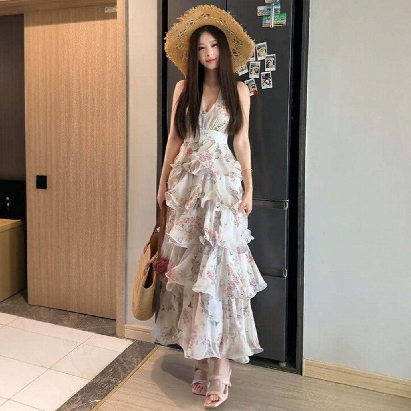 专柜复古漂亮独特V领碎花收腰蛋糕吊带裙海边穿搭度假风连衣裙26