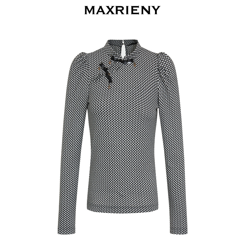 羊腿袖设计搭配中式盘扣，黑白格纹面料