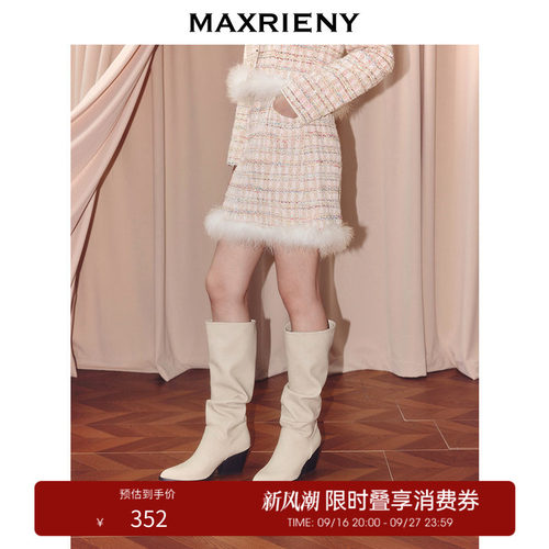 精致纽扣、压褶设计