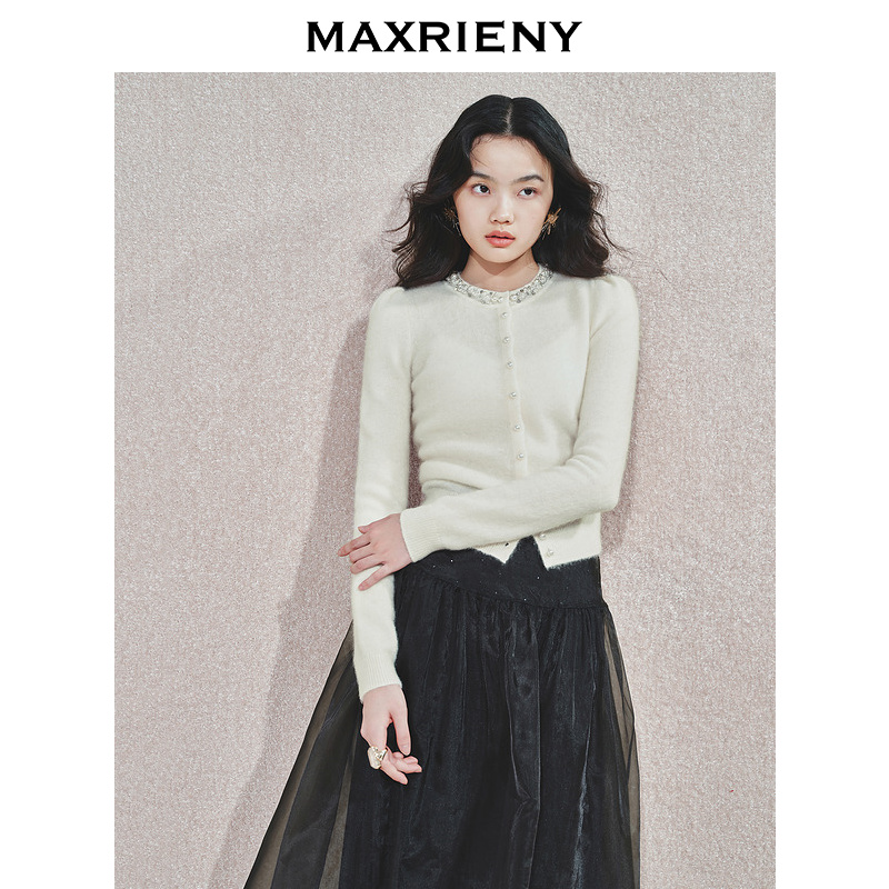 珍珠织带、精致纽扣、羊毛马海毛混纺纱线