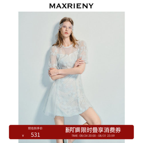 蕾丝花边拼接设计	泡泡袖设计
