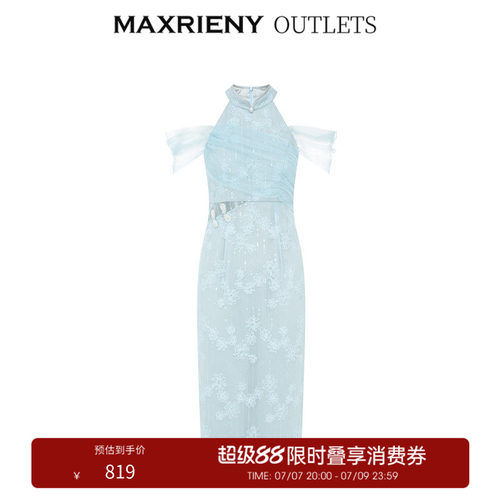 纯净的雾蓝底色，交织出栩栩如生的花朵