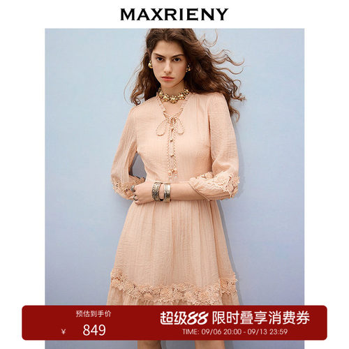 优雅浪漫V领连衣裙，精致树脂扣设计