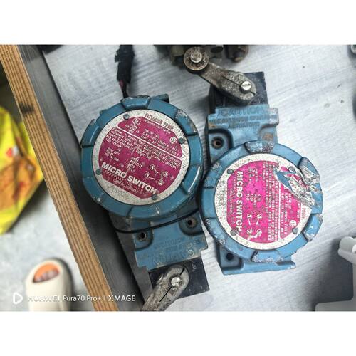 议价Honeywell防爆极限开关，型号LSXA3K，蓝色外壳，成色如图，