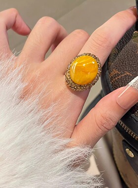 个性金色蜜蜡食指戒指