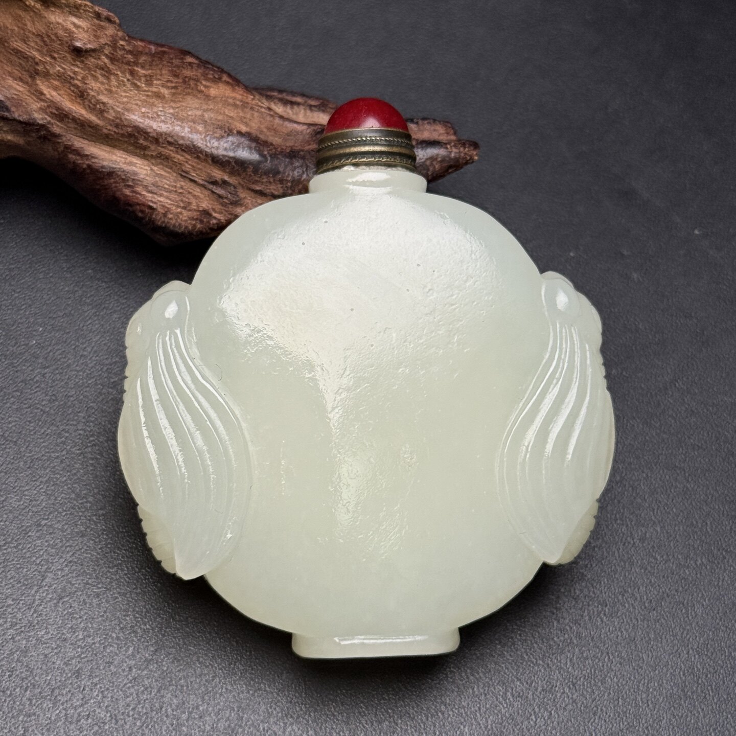 天然新疆和田玉玉蝉鼻烟壶孤品