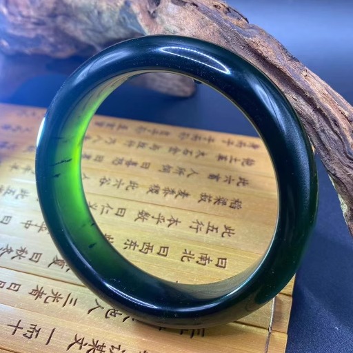 泰山玉碧玉翡翠玉色手镯60型号