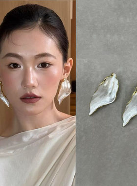 金属质感立体叶子花朵耳环