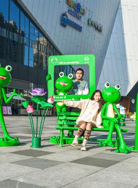 卡通青蛙雕塑户外玻璃钢大型牛蛙饭店迎宾装饰美陈小品落地大摆件