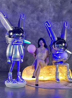 网红打卡大摆件太空兔子电镀发光玻璃钢雕塑潮牌酒吧门口装置