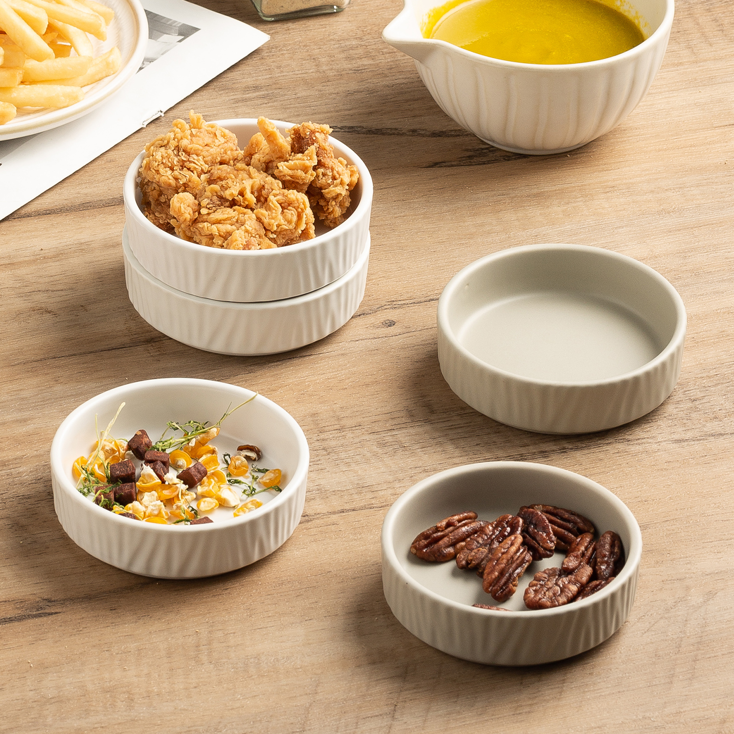 日式陶瓷小碟家用味碟小酱料碟醋碟白色圆形火锅蘸料碟油碟醋碟子