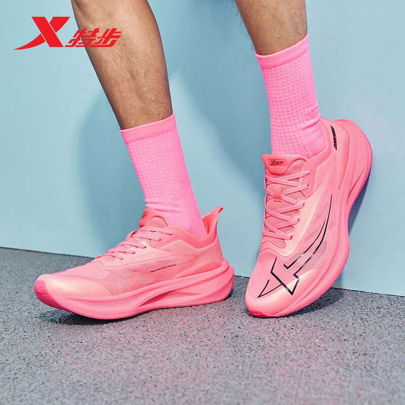 特步两千公里二代跑步鞋