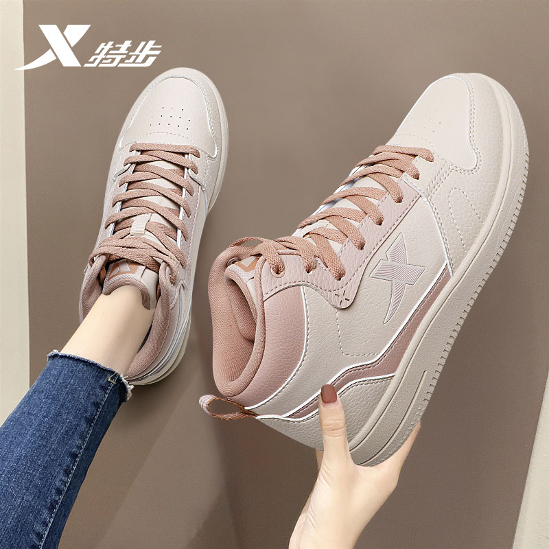 特步女鞋板鞋保暖运动鞋