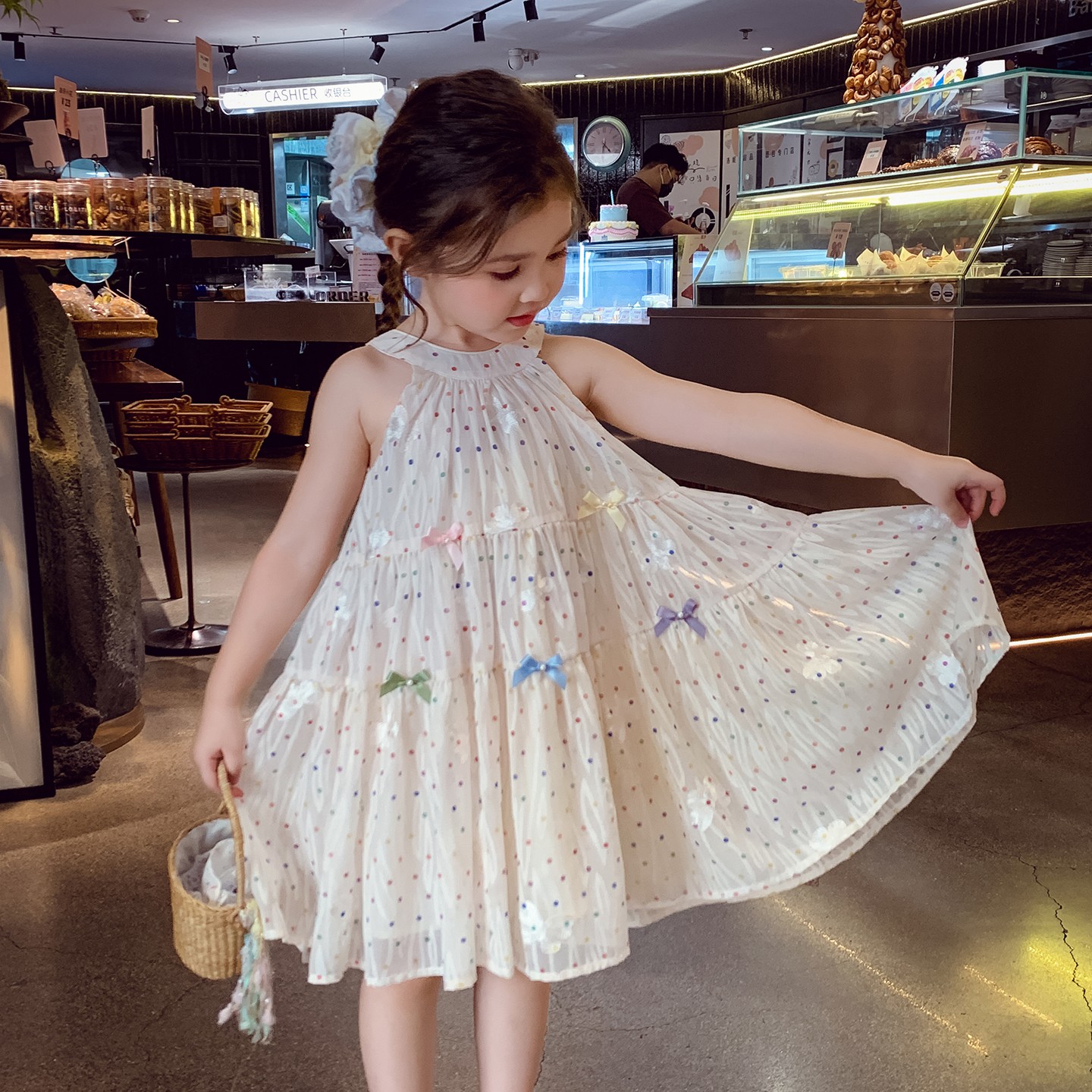 女童度假风连衣裙夏装儿童挂脖裙2025新款雪纺波点沙滩女宝宝裙子