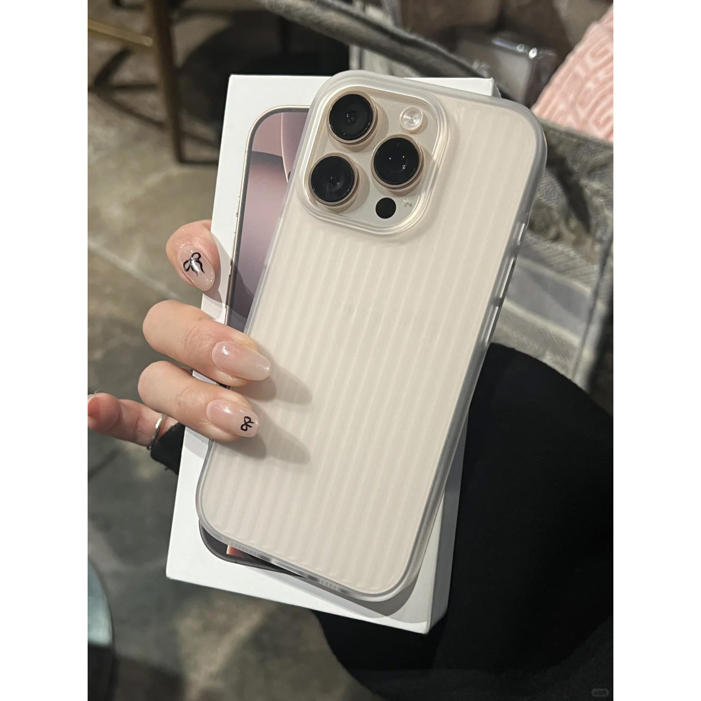 瓦楞光栅适用苹果15手机壳新款超薄磨砂软壳iphone13保护套14promax高级裸机感16PM全包镜头边框简约男女爆款