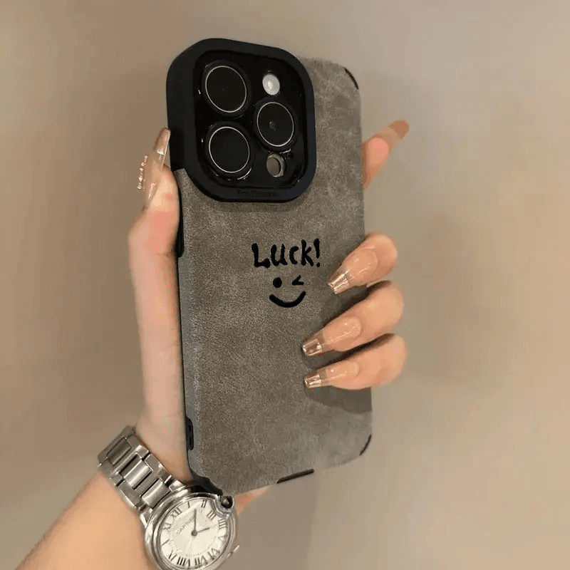Luck笑脸翻毛皮适用苹果16promax手机壳16新款iphone15promax创意15趣味毛绒皮质13全包防摔14美拉德12秋冬11
