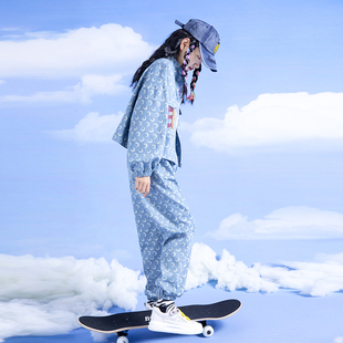 女童秋天多巴胺穿搭套装2025新款大童洋气时髦宽松牛仔外套两件套