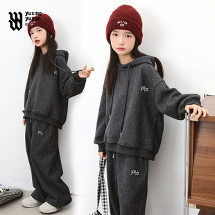女童加绒连帽卫衣套装2026冬季新款中大儿童超好看韩版冬装两件套