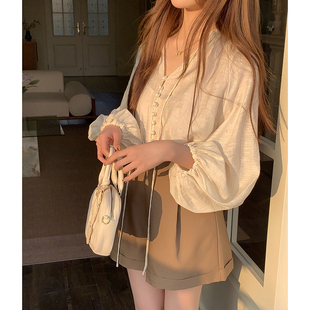 2026春夏装新款仙气飘带花苞袖V领衬衫女包扣装饰设计小众上衣