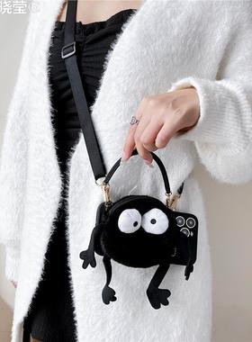 丑萌毛绒黑色煤球零钱包适用三星s23/s22/s20/s21FE/note20/10/s10/s9/s8手机壳a52女款a51创意s9保护套a53