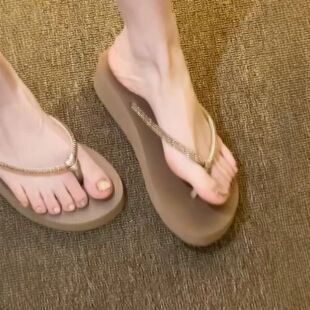 人字拖女沙滩鞋拖鞋女夏海边厚底坡跟夹脚凉拖chao美水钻人字拖女