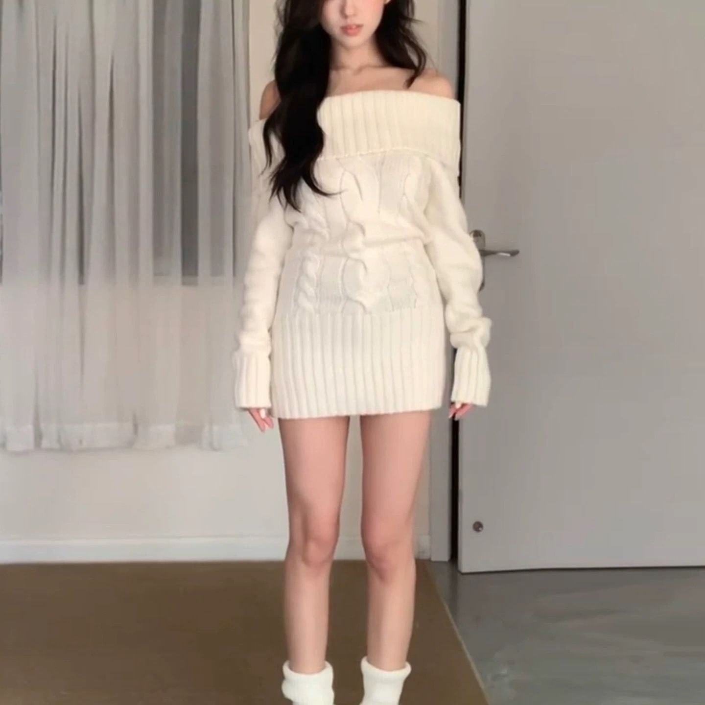 白色一字肩针织毛衣连衣裙子女春秋季新款配大衣内搭包臀短裙