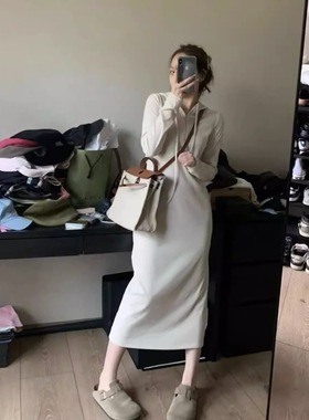 时尚小众气质月光白色连衣裙年春秋装新款连帽显瘦中长裙子潮