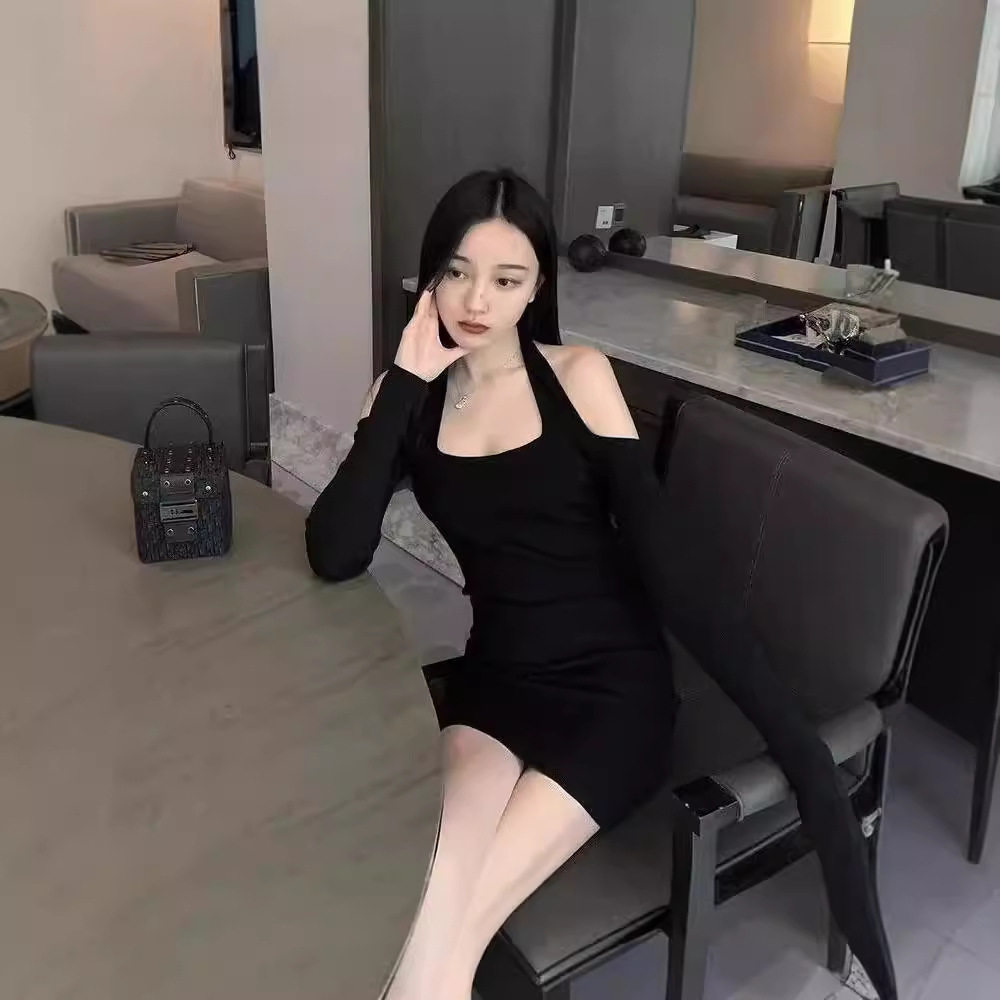 纯欲挂脖露肩性感辣妹长袖连衣裙女秋季新款显瘦内搭黑色包臀短裙,女装/女士精品,连衣裙,淘宝优惠券,粉丝福利购,淘宝优惠卷
