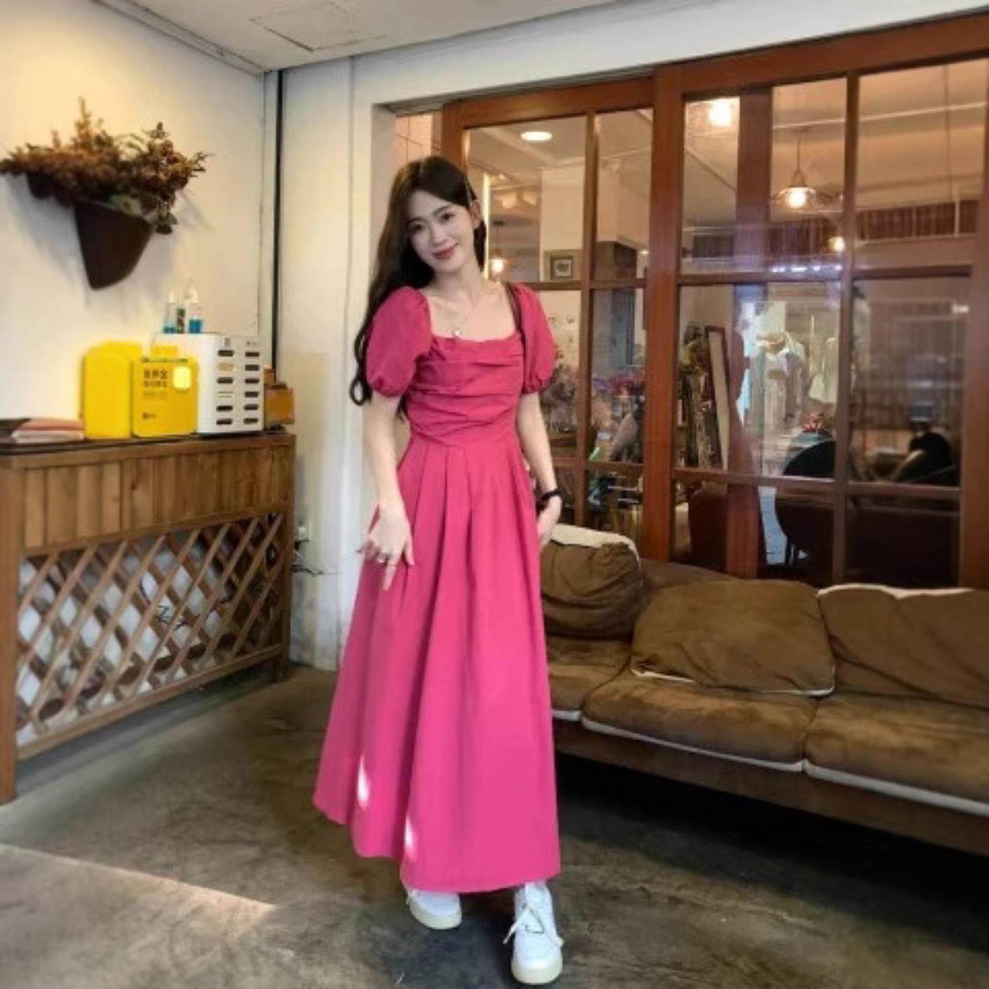 多巴胺风玫红色方领褶皱连衣裙女