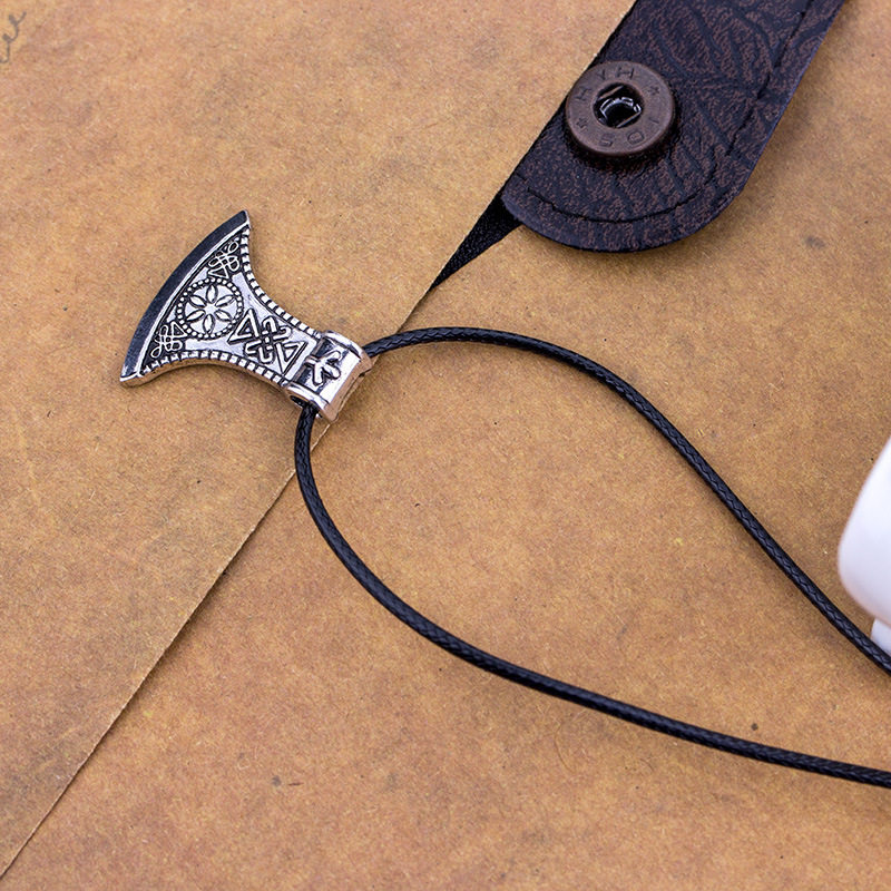 跨境创意新款影视周边  复古个性斧头男士吊坠项链配饰wish