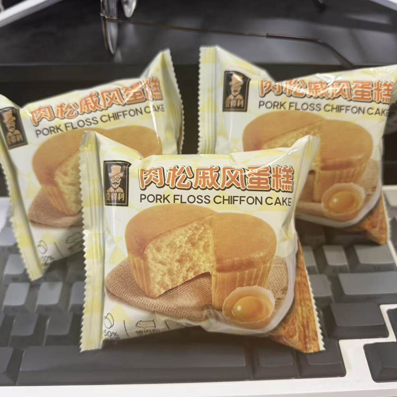 猪肉松戚风蛋糕咸香麦香抗饿高饱腹熬夜加班夜宵上班族网红零食品