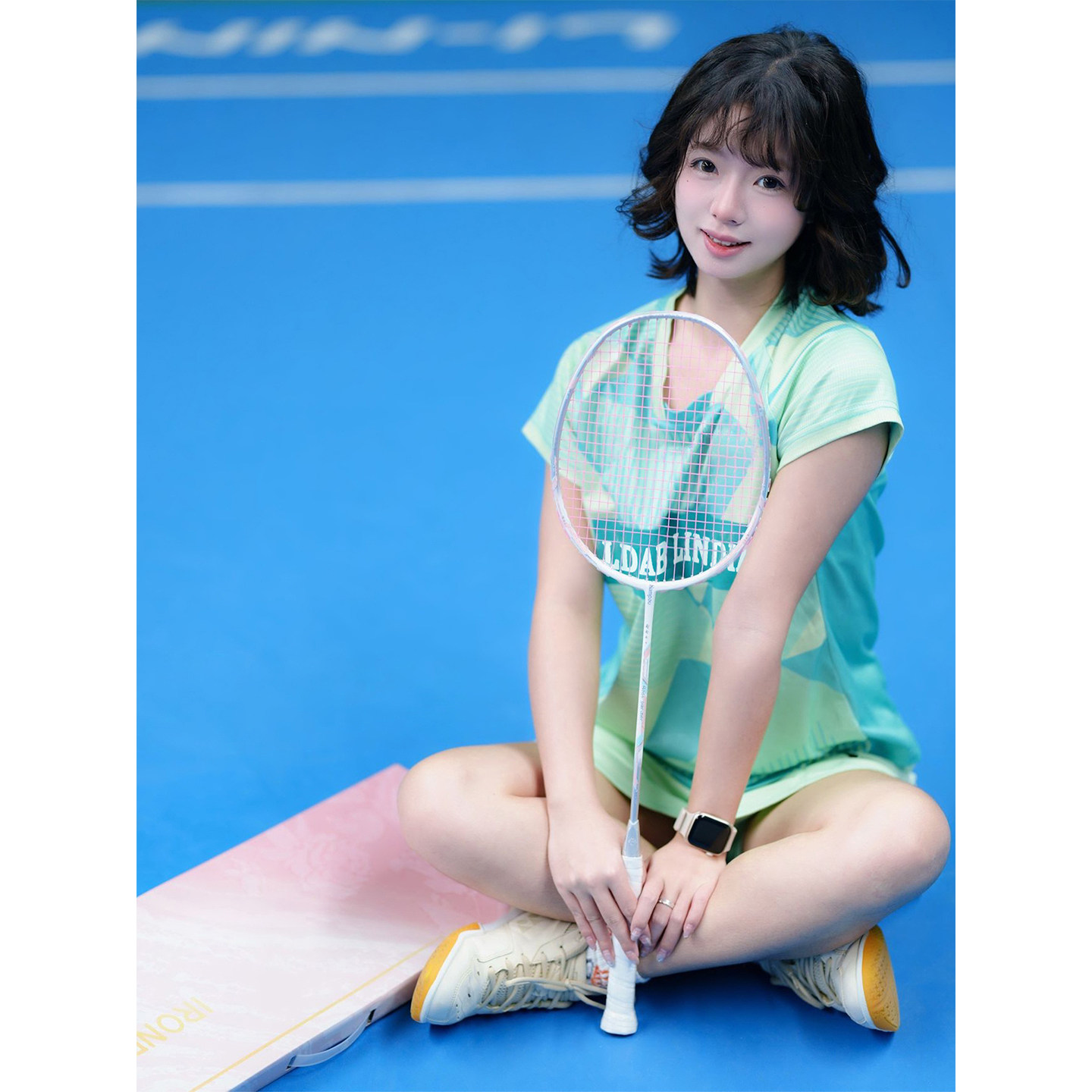 临典绿色羽毛球服套装女2026新款高颜值乒乓大赛好看运动短袖上衣