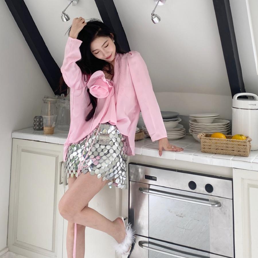 2025早秋新款绝美粉色御姐风法式小众别致设计感上衣半裙轻奢套装