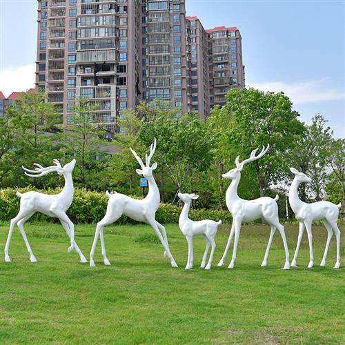 户外抽象梅花鹿雕塑玻璃钢园林景观仿真动物白鹿摆件小区装饰小品