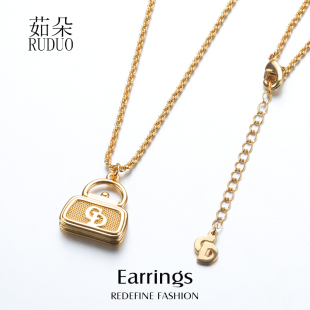 简约锁骨链小众轻奢choker颈链女 CD字母金色包包项链经典 新款 爆款
