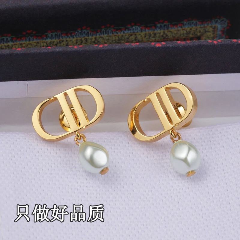 新款CD珍珠小耳钉女复古做旧高级感耳环时尚百搭小众设计轻奢耳饰