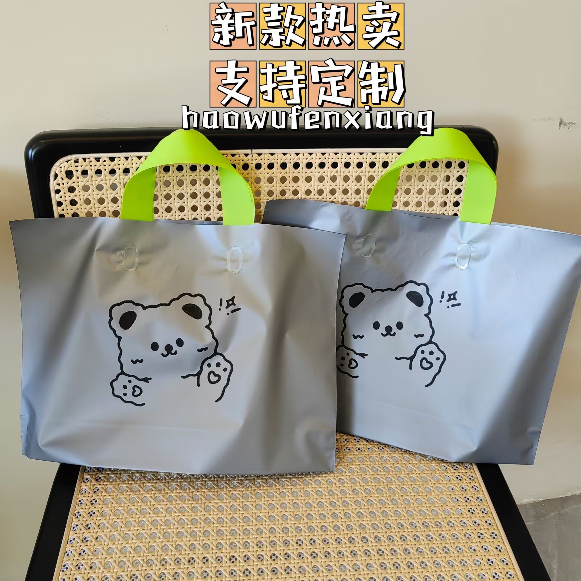 高档简约加厚磨砂塑料卡通儿童女装店用衣物服装手提袋子定制logo