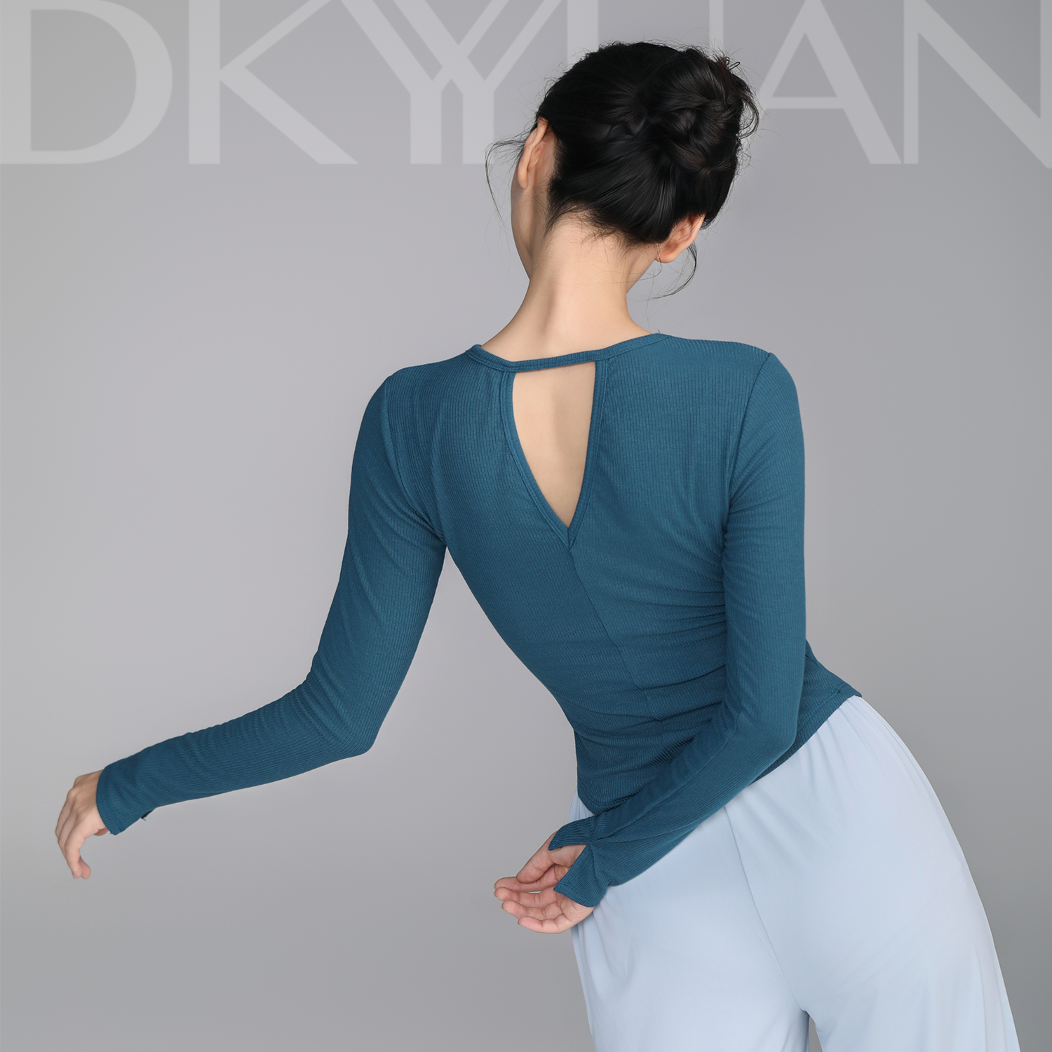 豆蔻依缘现代舞舞蹈服长袖上衣修身显瘦练功服中国舞演出服形体服