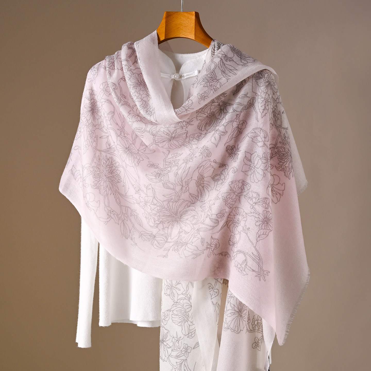 温柔极简风羊绒围巾披肩外搭女2025新款轻薄款戒指绒丝巾护颈围脖