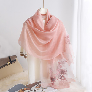 粉色丝毛披肩外搭女2026新款真丝丝巾秋冬刺绣羊毛围巾薄款高级感
