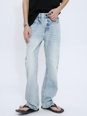 水洗蓝微喇叭中腰牛仔裤