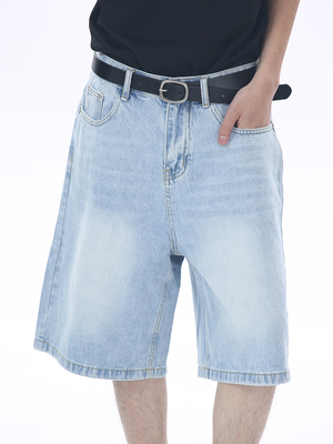 水洗浅蓝宽松阔腿5分牛仔裤